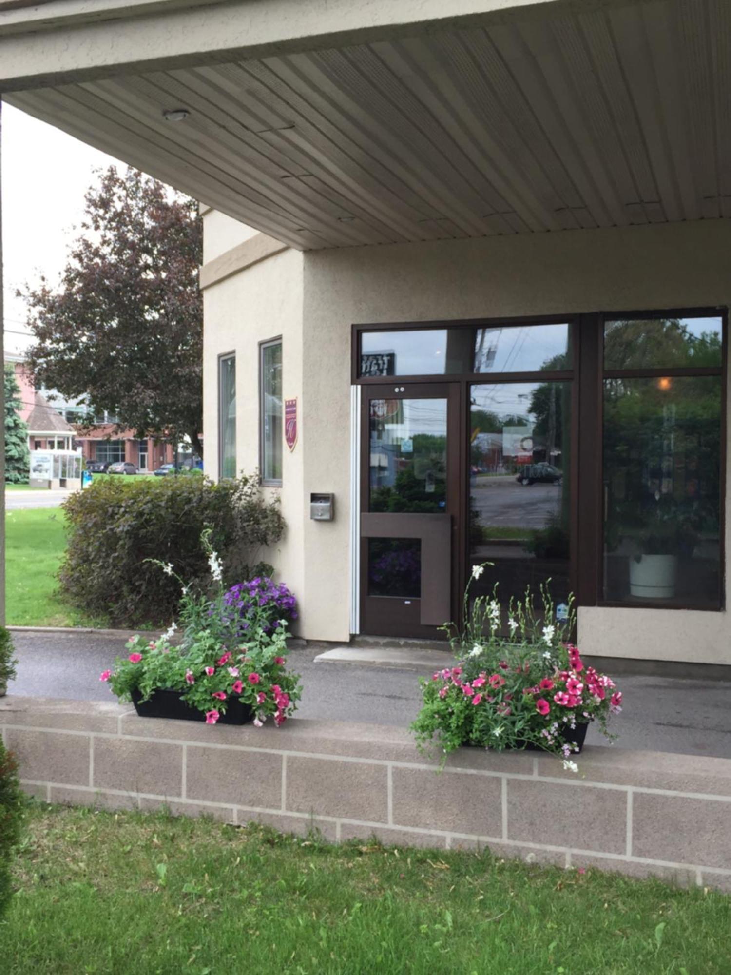 Motel Capri Et Suites Repentigny Exterior foto