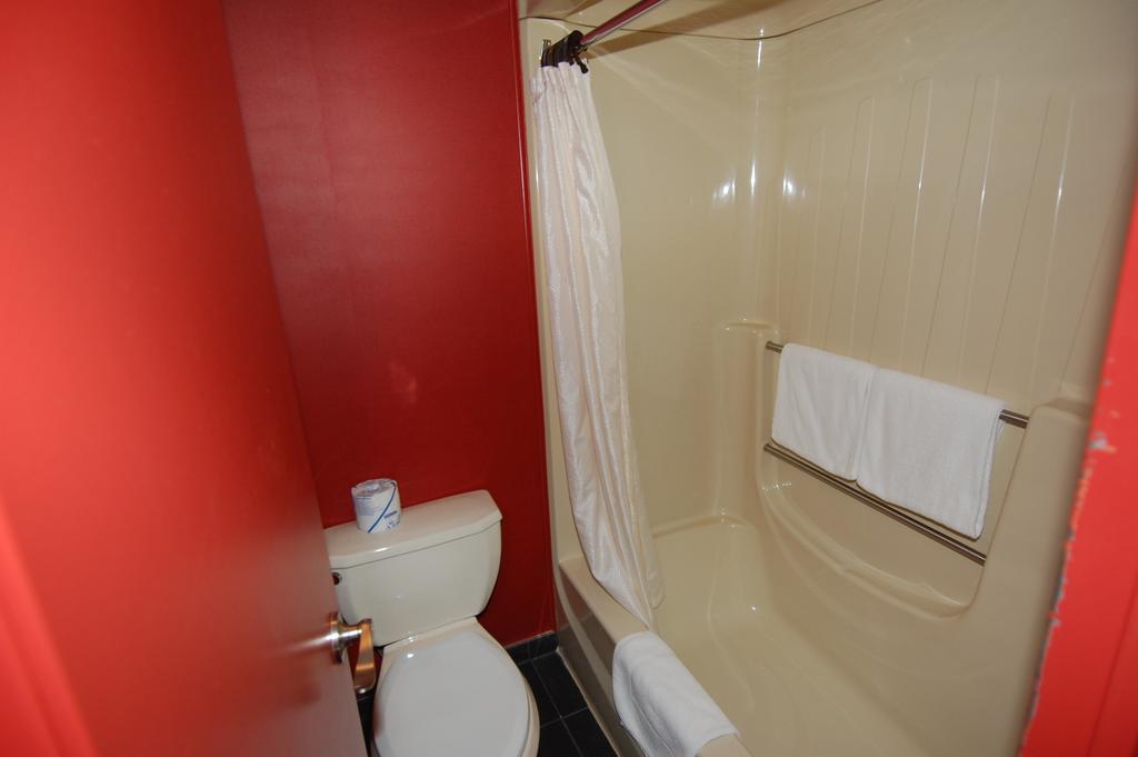 Motel Capri Et Suites Repentigny Exterior foto