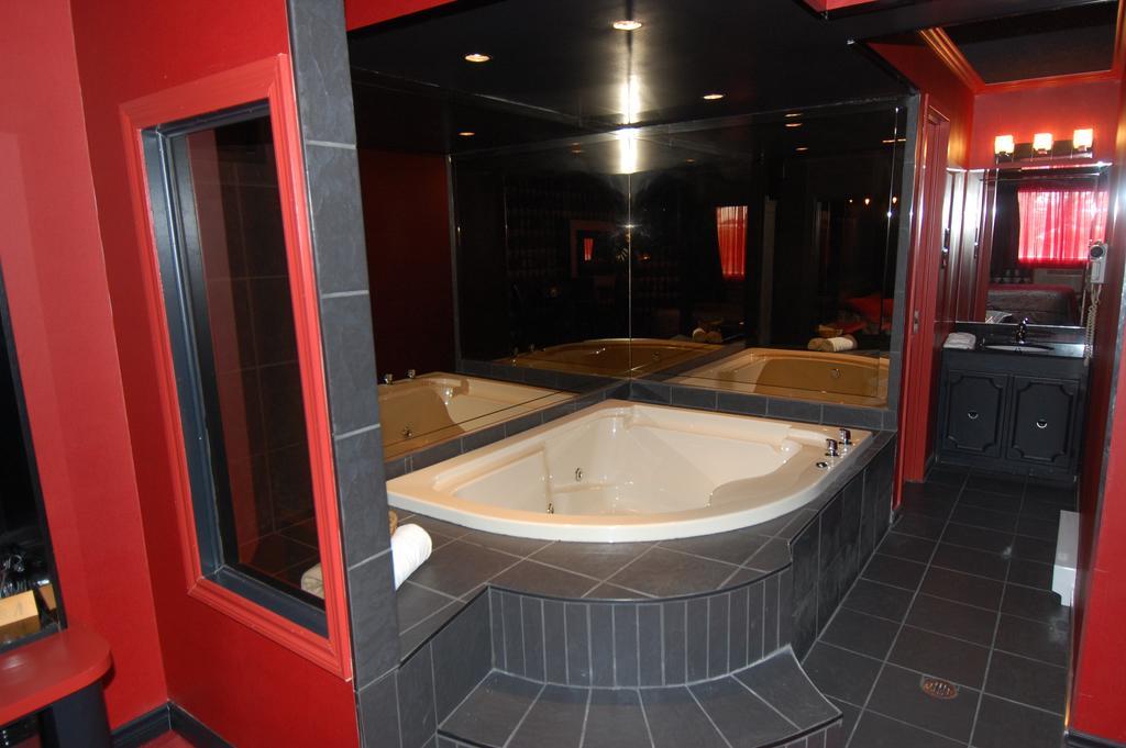 Motel Capri Et Suites Repentigny Exterior foto