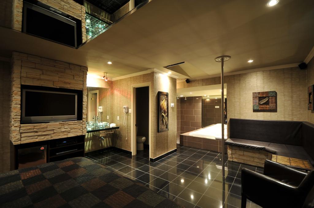 Motel Capri Et Suites Repentigny Exterior foto
