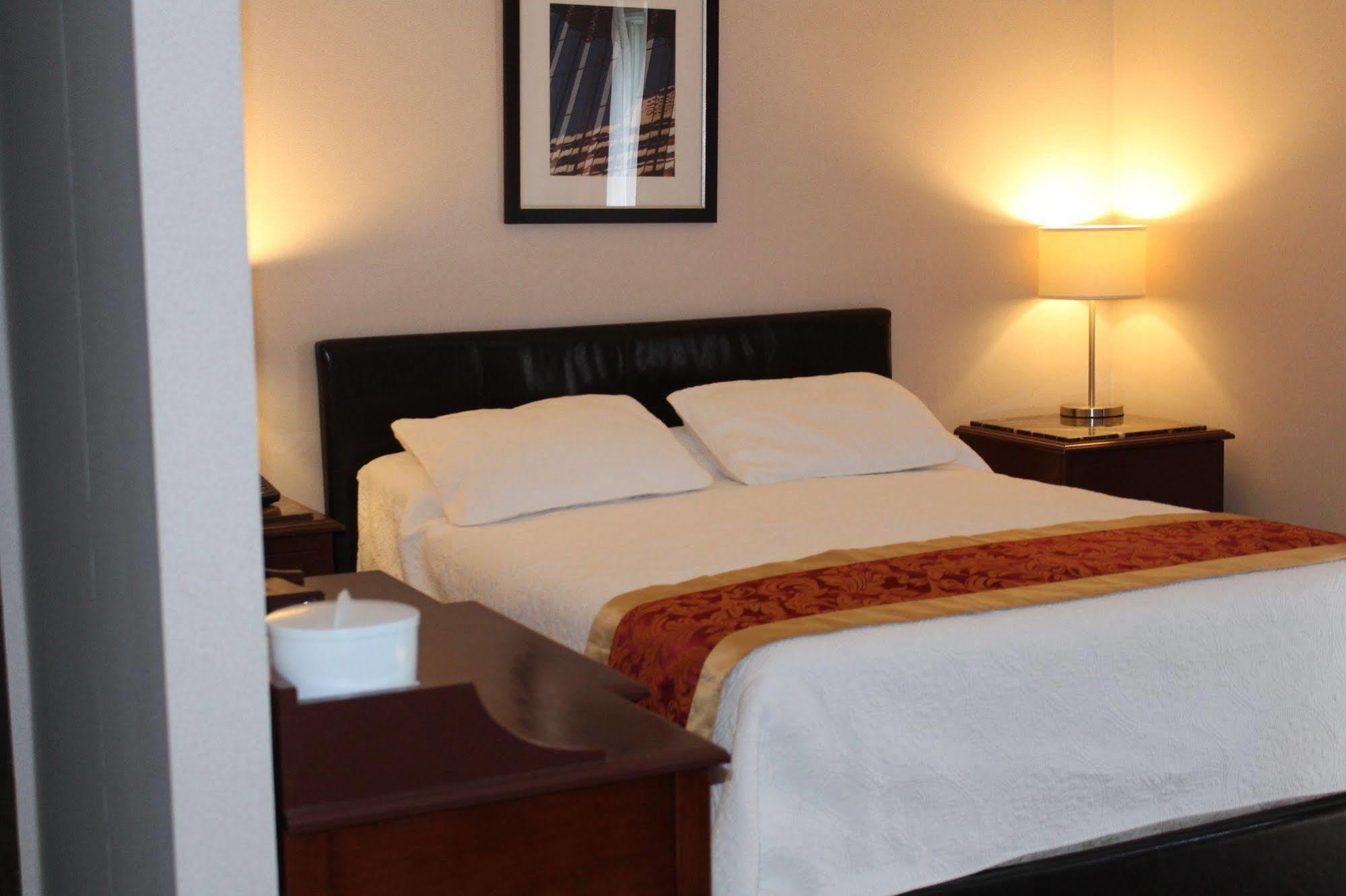 Motel Capri Et Suites Repentigny Exterior foto